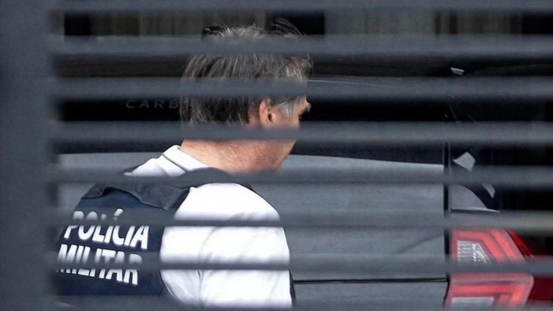 Chegada de Jair Bolsonaro à prisão domiciliar. Foto: Vinicius Schmidt/Metrópoles/AFP