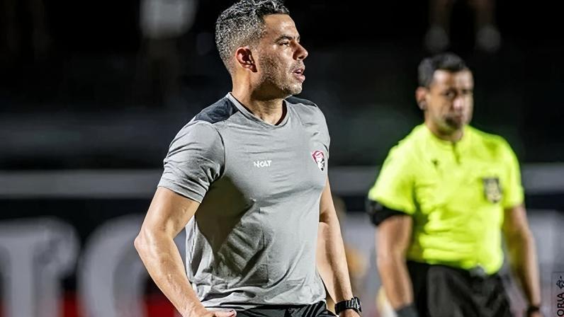 Jair Ventura, técnico do Vitória