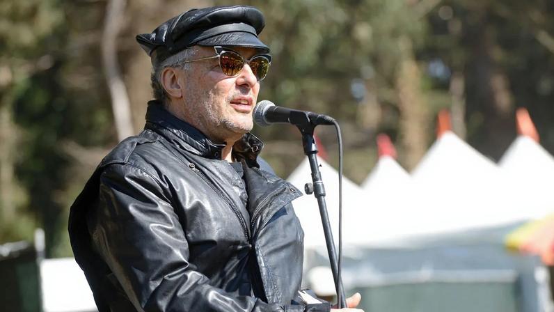 Jello Biafra, do Dead Kennedys, se recupera de derrame hemorrágico