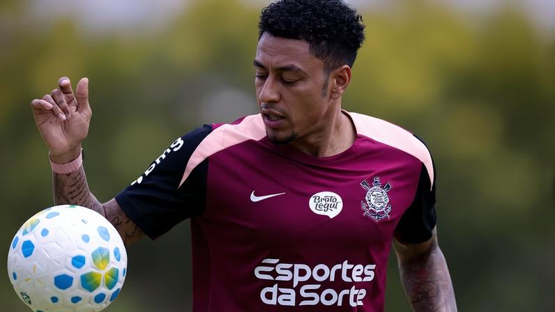 Lingard é regularizado no BID e pode estrear pelo Corinthians