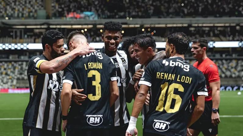 Jogadores comemoram gol contra o São Paulo (Foto: Pedro Souza / Atlético)