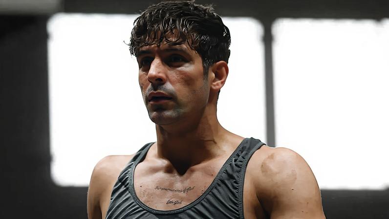 Jovem lutador Saleh Mohammedi, aos 19 anos, foi executado pelo Irã (Foto: Instagram/ @saleh.mohammadi95)