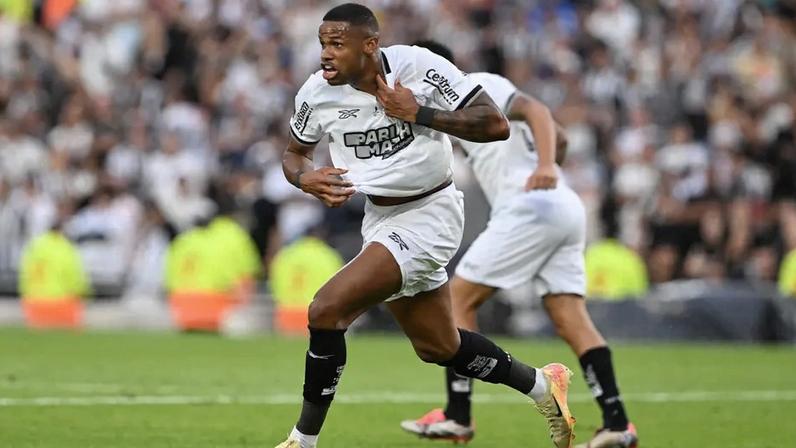 Botafogo confirma retorno do atacante Júnior Santos
