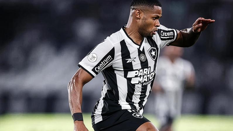 Júnior Santos atuando pelo Botafogo