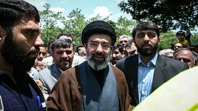 Mojtaba Jameneí aparece fotografiado durante una protesta con motivo del Día anual de al-Quds (Día de Jerusalén), en mayo de 2019.