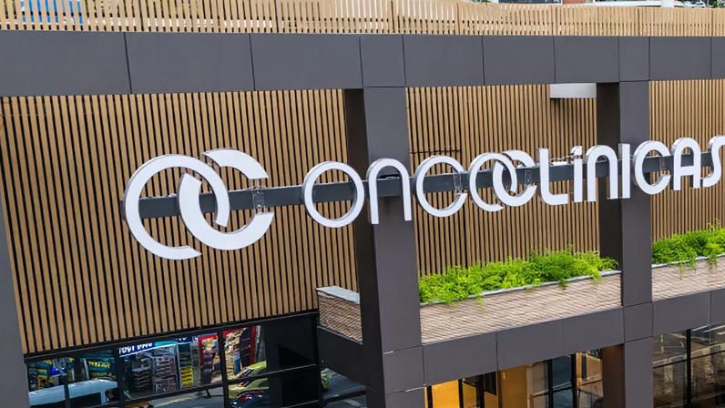 Fachada da Oncoclínicas no Humaitá, Rio de Janeiro: maior rede de tratamento oncológico do Brasil enfrenta crise de liquidez, que afeta operações com remarcações de atendimento
