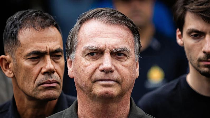 Moraes proíbe visita de assessor de Trump a Bolsonaro por risco de interferência