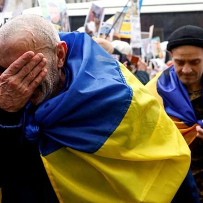Ucrânia devolve 200 prisioneiros de guerra em troca com a Rússia, diz Zelenskiy