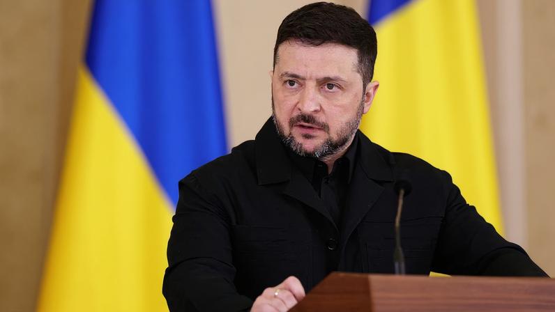 Zelenskiy viaja à França enquanto guerra com o Irã distrai Ucrânia