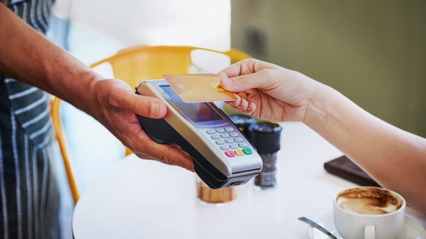 Novas regras ampliam responsabilidade de bandeiras de cartão por falhas em transações