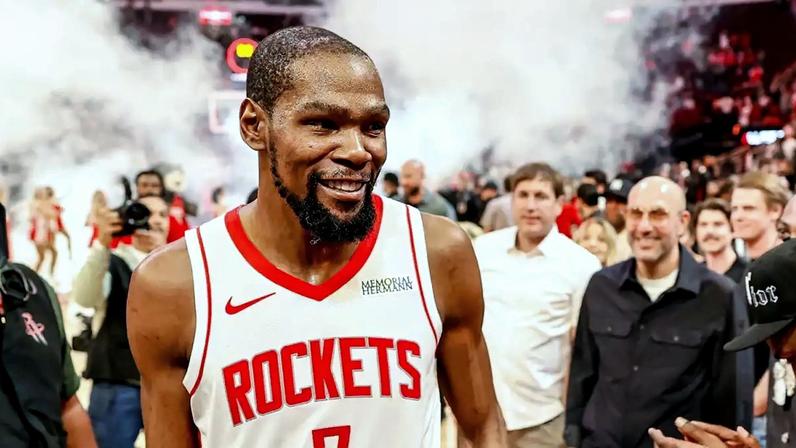 Kevin Durant supera Michael Jordan e avança no ranking histórico da NBA