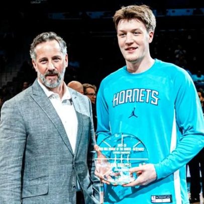 Kon Knueppel se aproxima de prêmio da NBA