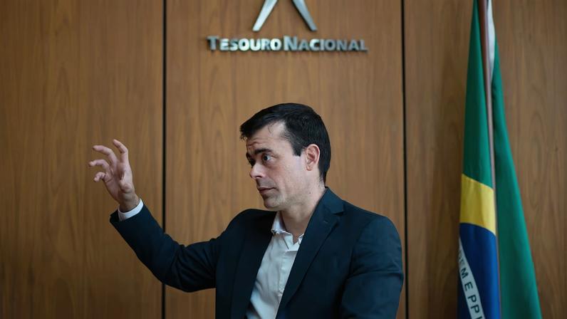 Tesouro atua para acalmar mercado após disparada dos juros