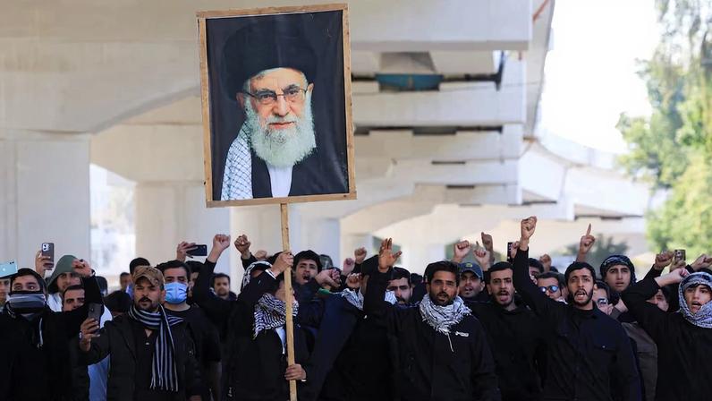 Protestos estouram no Paquistão e no Iraque após morte de Khamenei