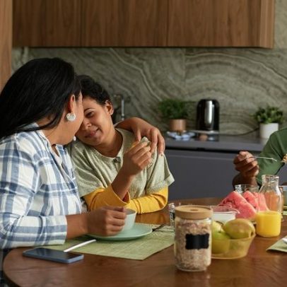 A escuta ativa é pilar para relacionamentos familiares saudáveis