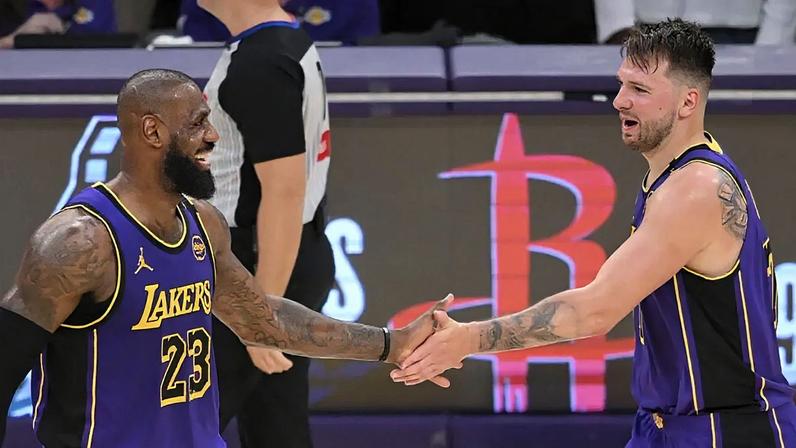Lakers vencem Rockets com destaque de LeBron James e Luka Doncic
