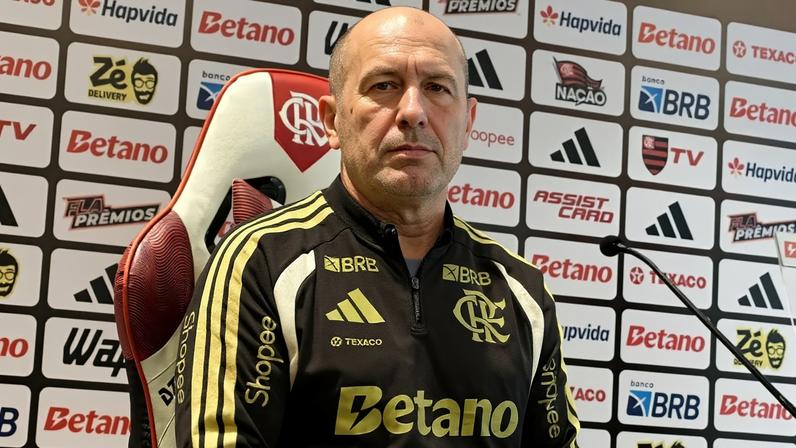 Leonardo Jardim em entrevista de apresentação no Flamengo (Foto: Lucas Bayer / Lance!)