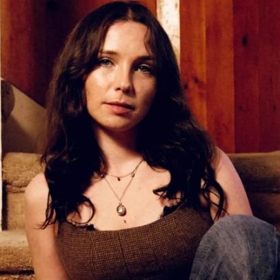 Lily, filha de Chris Cornell, revela como a terapia salvou sua vida