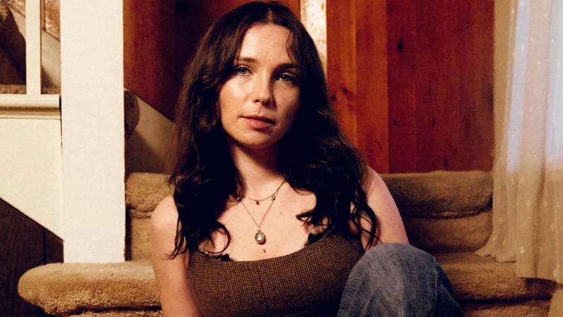 Lily, filha de Chris Cornell, revela como a terapia salvou sua vida