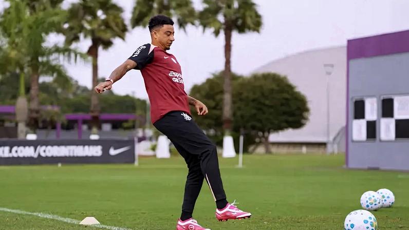 Com Lingard e Yuri, Corinthians mantém preparação para clássico contra o Santos
