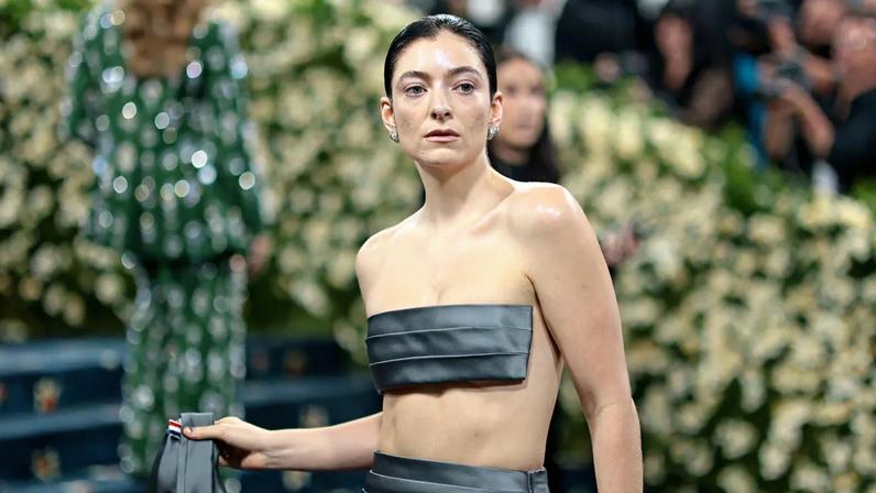 Lorde adota novo começo como artista independente após acordo com UMG