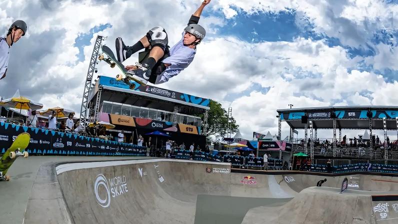 Brasil tem seis semifinalistas no park; Luigi Cini lidera o Mundial de Skate