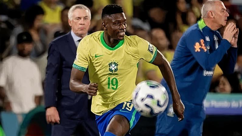 Luiz Henrique jogador da Seleção Brasileira em partida contra o Chile