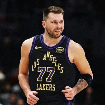 Luka Doncic retorna e Lakers vencem Cavaliers, garantem playoffs