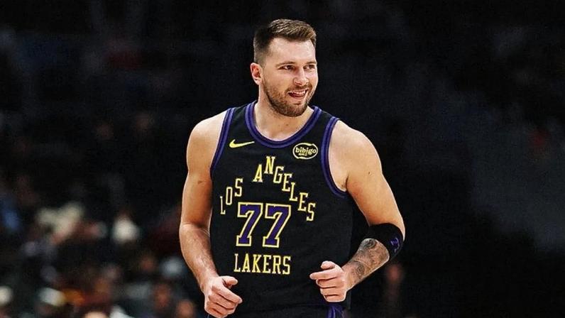 Luka Doncic retorna e Lakers vencem Cavaliers, garantem playoffs