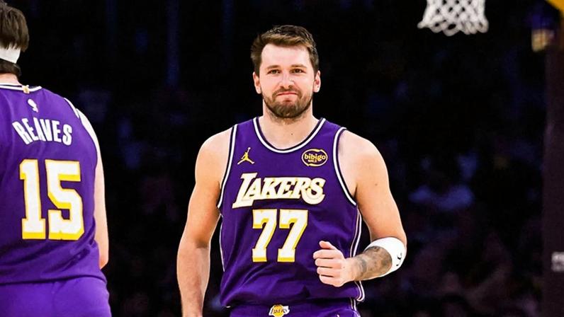 Luka Doncic faz 41, cai duas posições no MVP da NBA