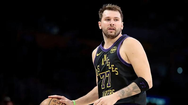 Luka Doncic faz triplo-duplo e Lakers vencem Timberwolves