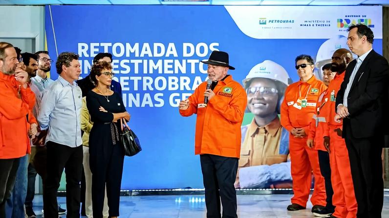 Lula diz que recomprar refinaria da Bahia pode levar tempo
