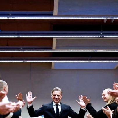 Eleições na Eslovênia colocam liberais contra direita populista em disputa