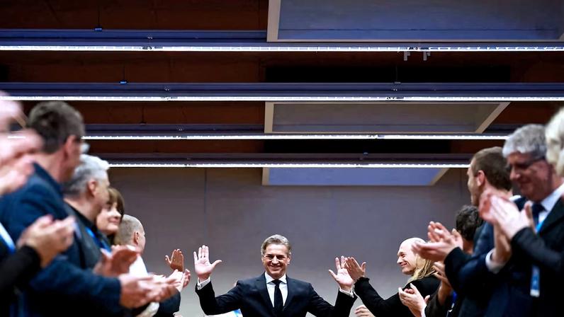 Eleições na Eslovênia colocam liberais contra direita populista em disputa