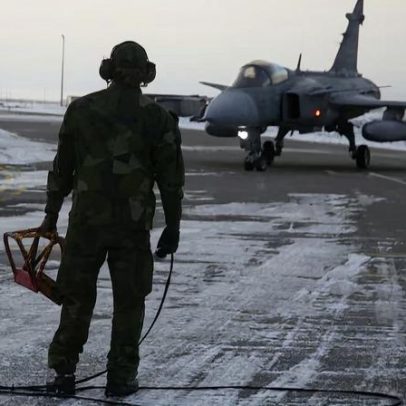 Caças suecos patrulham a Islândia em demonstração de poder no Ártico