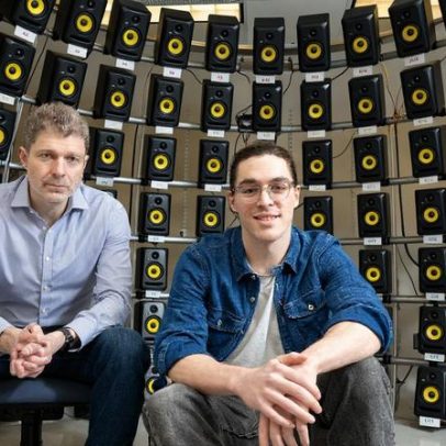 Como o cérebro resolve o problema da festa com ruídos de fundo