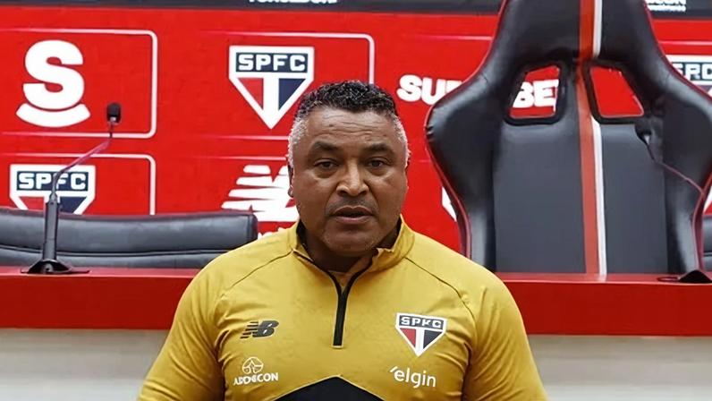 Roger Machado no CT da Barra Funda nesta terça (10)
