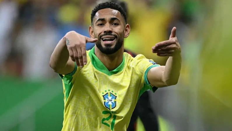 Matheus Cunha (#21) reage após chance perdida em partida pela Seleção Brasileira (Foto: Evaristo Sa/AFP)