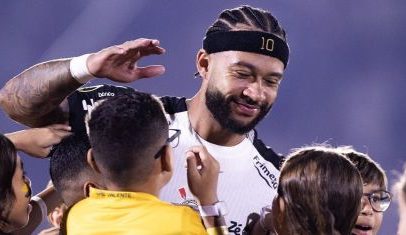 Dirigente do Corinthians cita desafio financeiro na renovação com Memphis