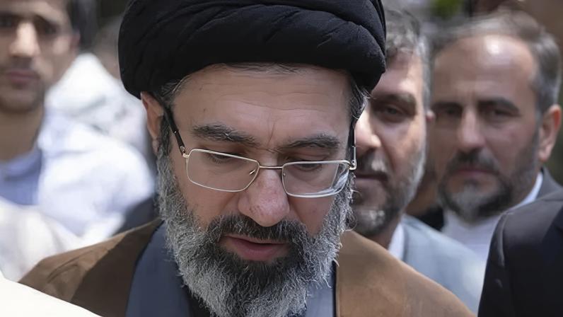 Foto de arquivo de 31 de maio de 2019 mostra Mojtaba Khamenei, filho do Líder Supremo do Irã, o Aiatolá Ali Khamenei, participando de uma manifestação para marcar o Dia de Jerusalém em Teerã