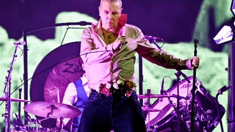 Morrissey cancela show por cansaço extremo e estado catatônico