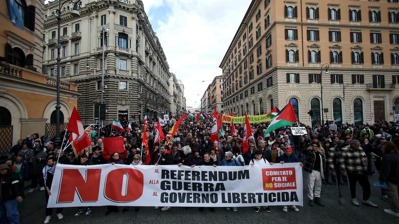 Thousands protest in Rome backing "No" campaign ahead of Italy judicial reform referendum