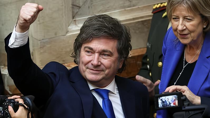 Javier Milei a su llegada al Congreso, en Buenos Aires, Argentina, este domingo.