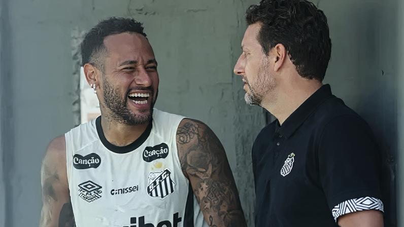 Neymar marca gol e faz assistência em treino contra o sub-20 do Santos