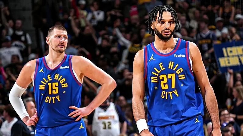 Jokic domina, Nuggets vencem e Warriors vão ao play-in