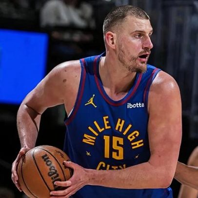 Jokic decide e Nuggets vencem Raptors