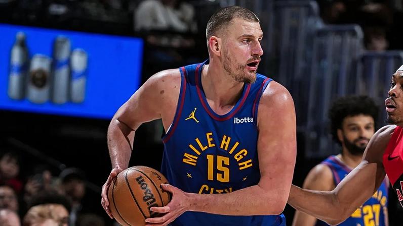 Jokic decide e Nuggets vencem Raptors