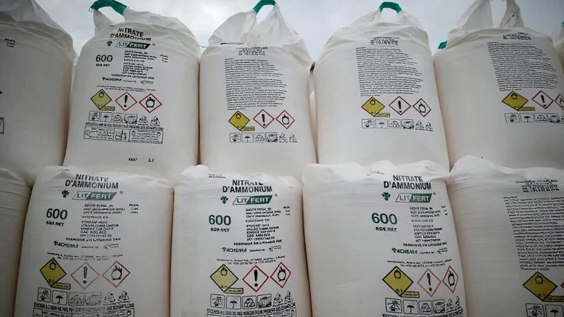 Sacas de nitrato de amonio em Vieillevigne, França
