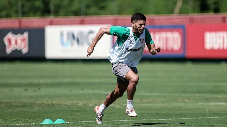 Nonato treina com o elenco e vira opção para a final do Carioca