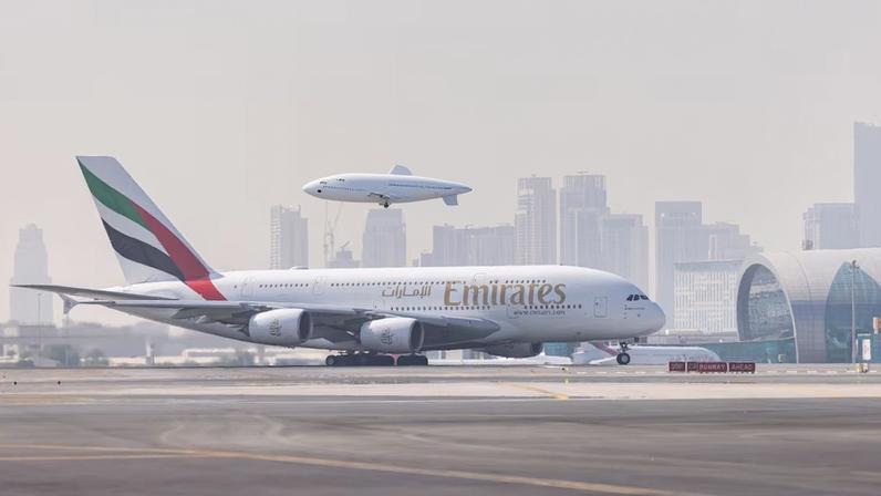 Voos no aeroporto de Dubai, principal hub aéreo internacional, ficaram suspensos por mais de sete horas após incidente com drone.